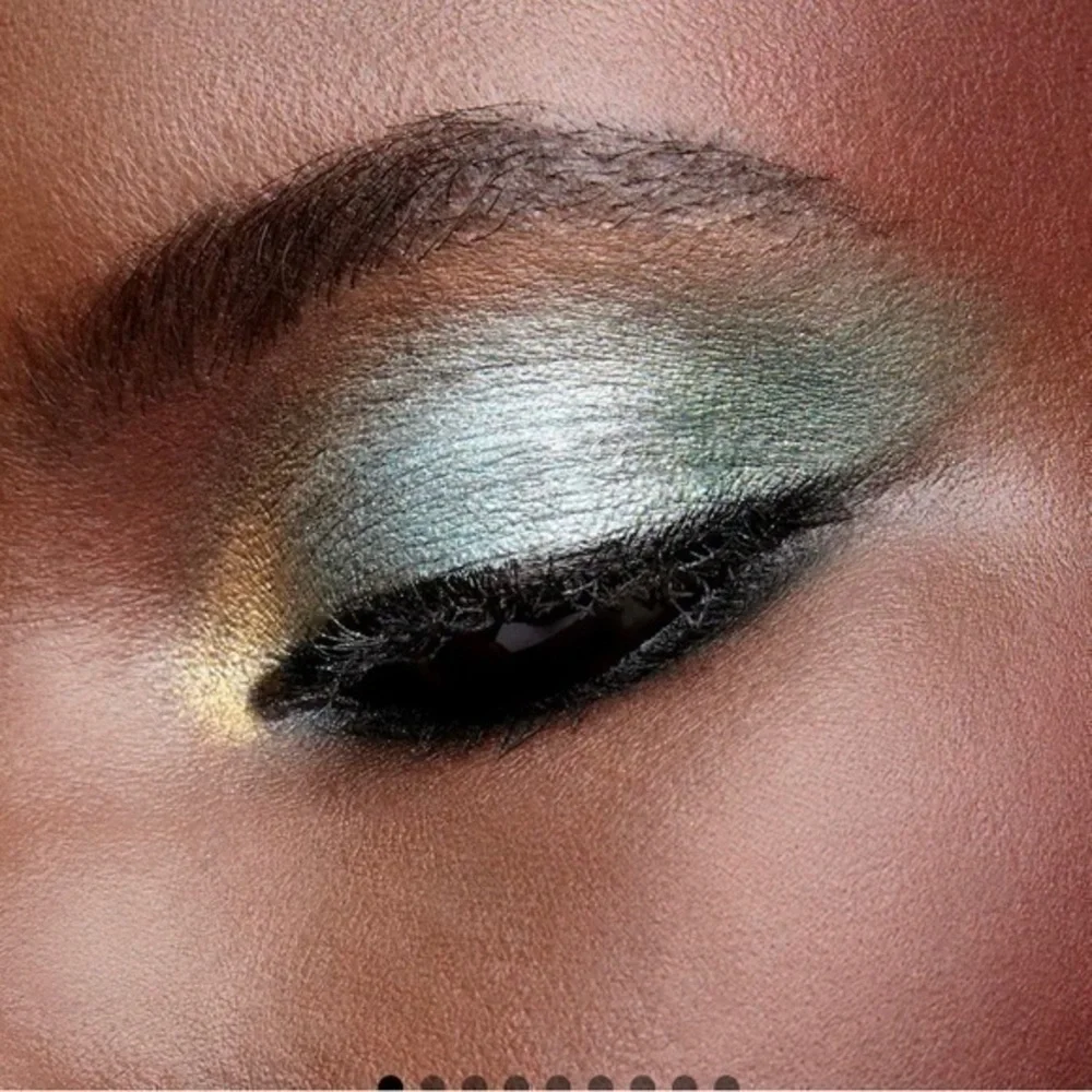 HAWKINS CLASS OF 1986 EYE PALETTE/M·A·C X STRANGER THINGS